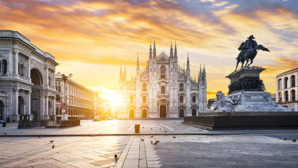 Duomo at sunrise, Milan, Italy