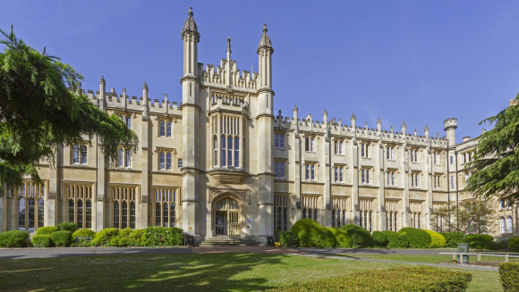 The central building of Thomas's College on Richmond Hill