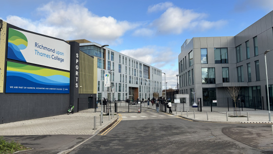The main buildings and giant school sign of Richmond upon Thames College