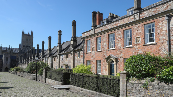 One side of Vicar's Close, with Wells Cathedral in the background