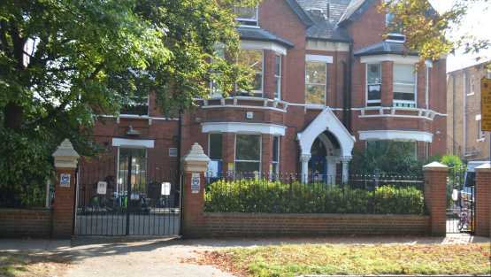 The main building of Unicorn School, as seen from Kew Road